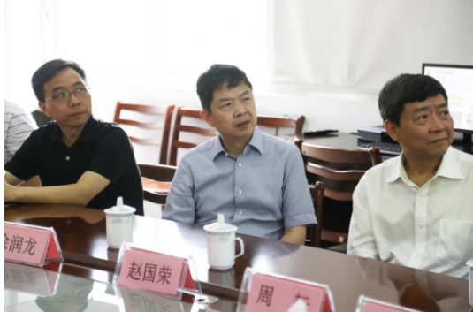 6月4日，省市场监管局党委委员、副局长，省药品监管局党组书记、局长徐润龙带队来公司开展“三服务”活动